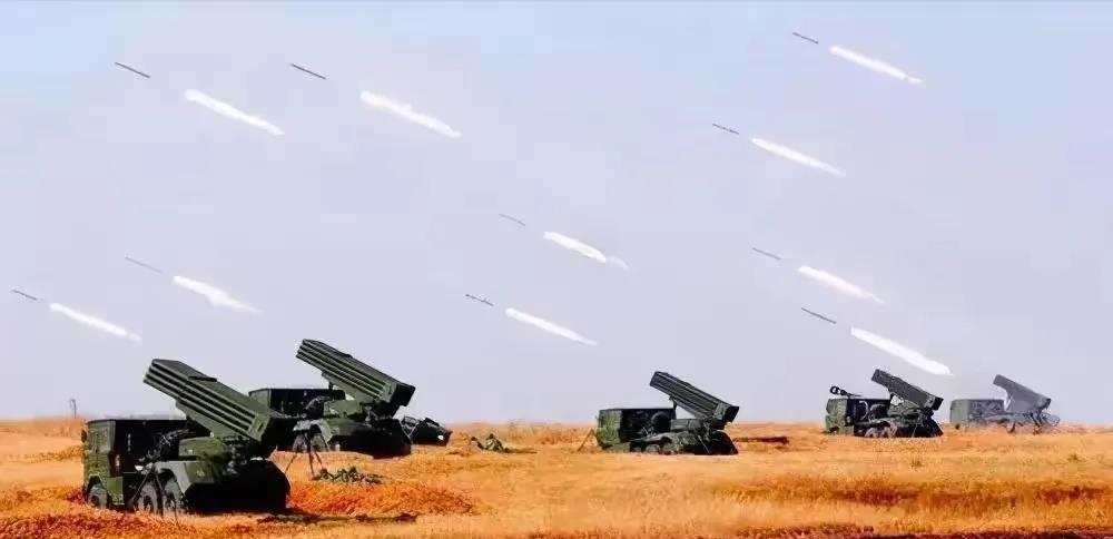当国外的火箭炮还沉醉于百公里之内的时候，中国完全不讲武德，将火箭炮的射程上升到短