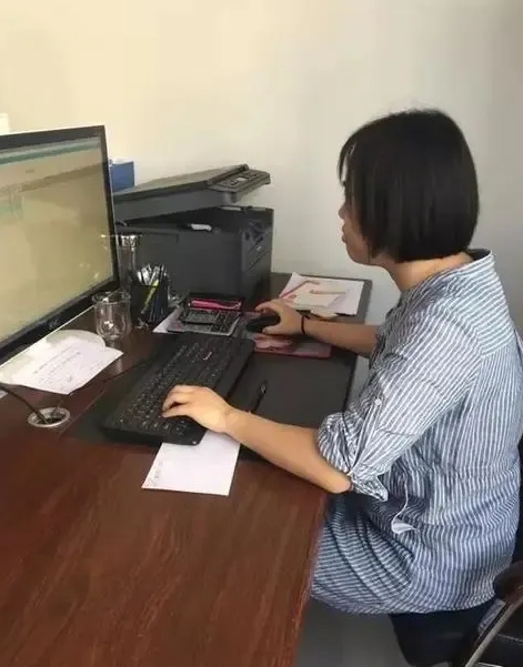 在乡镇工作了一辈子，有两个问题一直搞不明白。
一是女干部在乡镇不管工作能力如何，