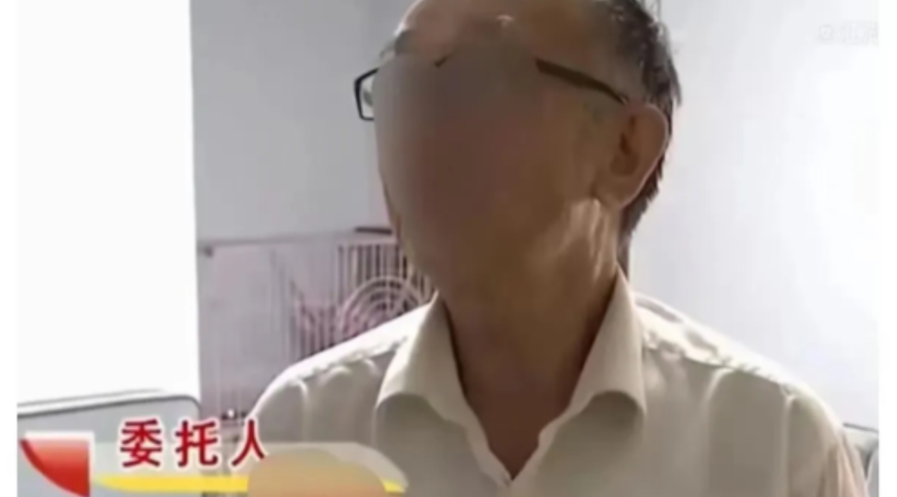 湖南，男子的父亲偏向大哥，他为了讨好父亲，花钱给父亲盖了套大房子，没想到，房子拆