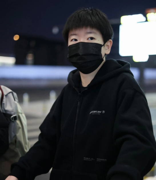 国乒女队出发日本
北京时间12月12日，国乒孙颖莎、王曼昱、陈梦、钱天一、张瑞等