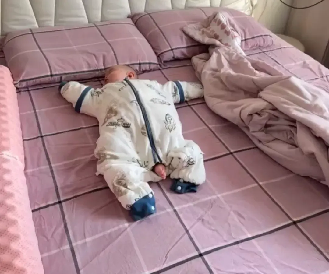 当宝宝睡袋买的太大......