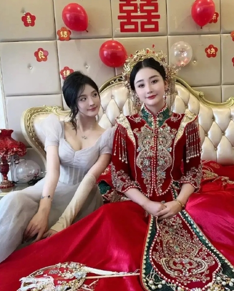 新娘今天全场最漂亮，但是伴娘不甘示弱！ ​​​