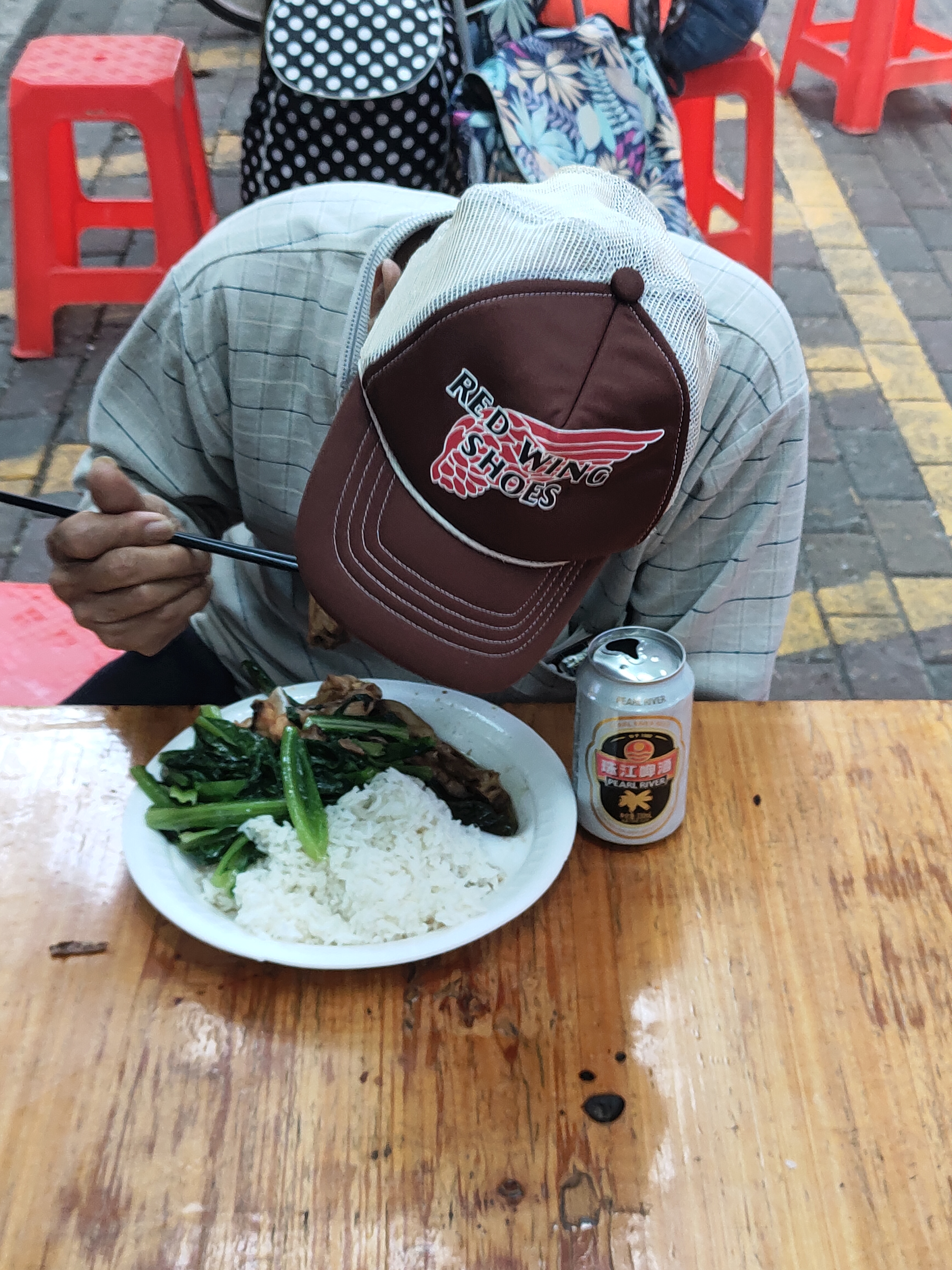 今天中午的印象，附近每一家吃快餐简餐的店，都是爆满，位置都没。看来这个区的经营和