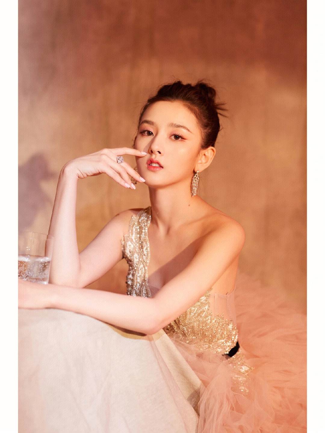 网传演员宋祖儿被举报偷税漏税4500万？
4500万是什么概念？
给大家具体化一