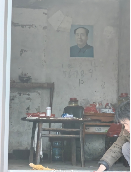 教员一直都是人民的保护神 （今天回老家，隔壁的亲戚家） ​​​