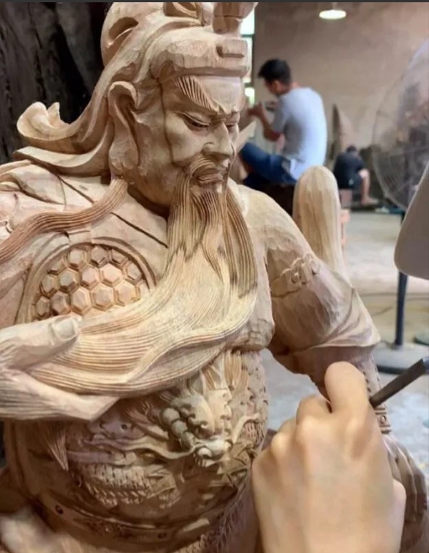 “耍无赖？”广东，男子定制了一座关公像，与某根雕大师约定，关公像雕好后支付500
