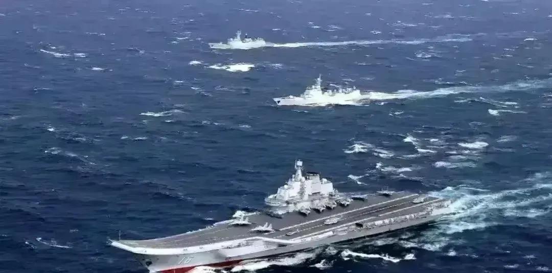 突发新闻！黄海地区的军事对峙局势升级，中国的052型驱逐舰与加拿大的护卫舰竟然以
