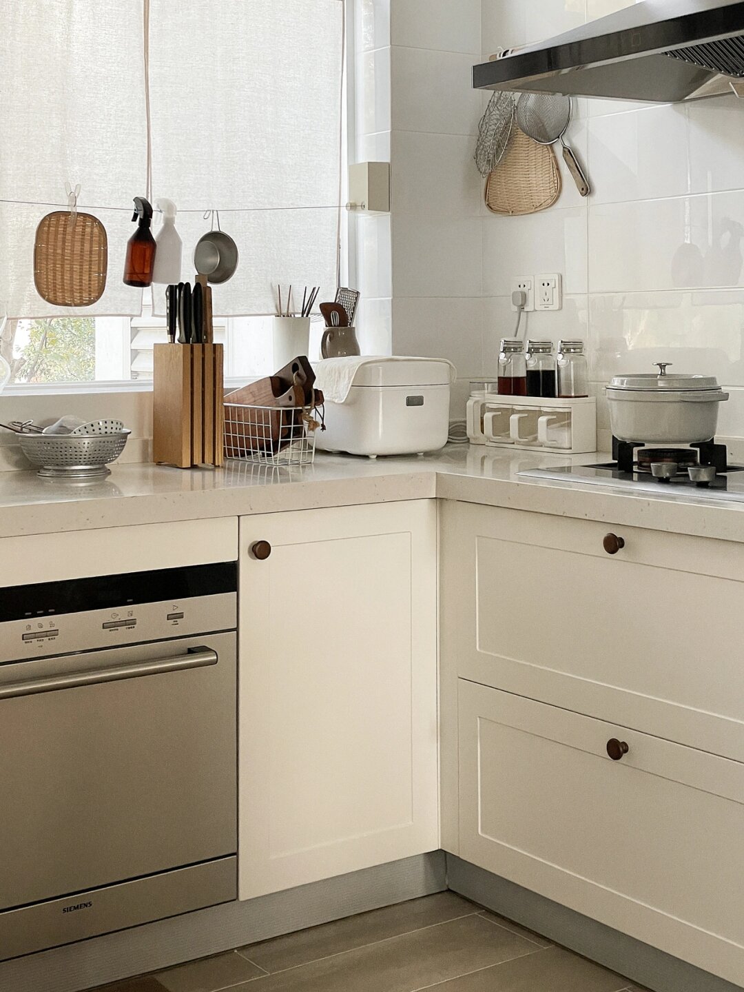 6平米生活感厨房，无滤镜日常收纳空间分享
入住4年的厨房，除了周末回娘家吃饭，平