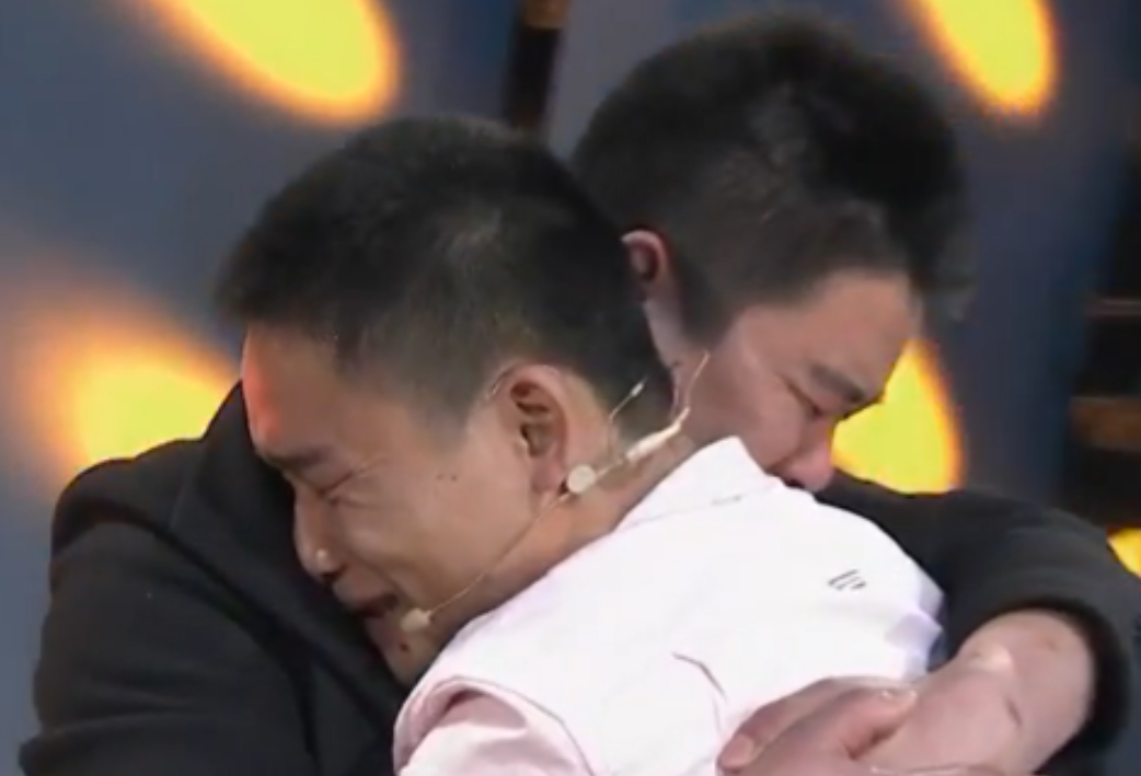 2002年，8岁的小男孩唐乐清，仅仅因为父亲的一句话，就赌气出走17年。17年后