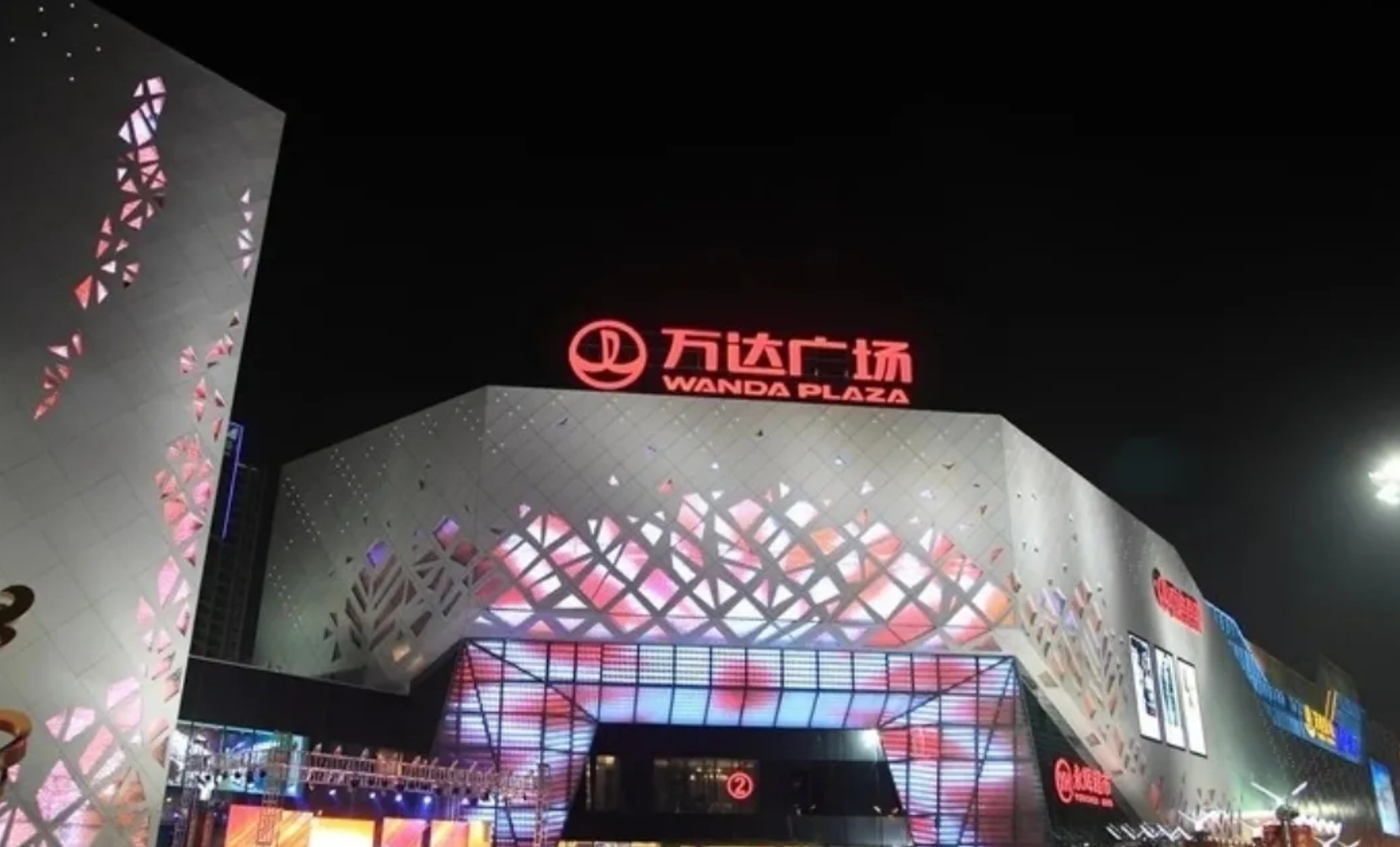 王健林壮士断腕，5天卖了3座万达广场。先是12月25号卖掉太仓万达，26号卖掉湖