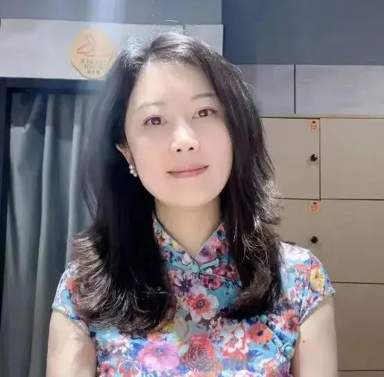 社会反常现象：
1、报复性消费没来，等来报复性存钱。

2、楼市出现罕见降价，但