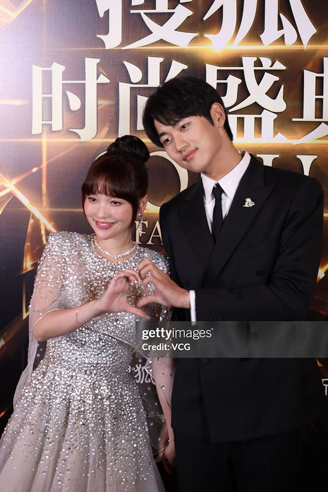 不要再说金莎恋爱脑了。
金莎与小男友录制节目，报酬九一开；金莎与男友商议，做婚前