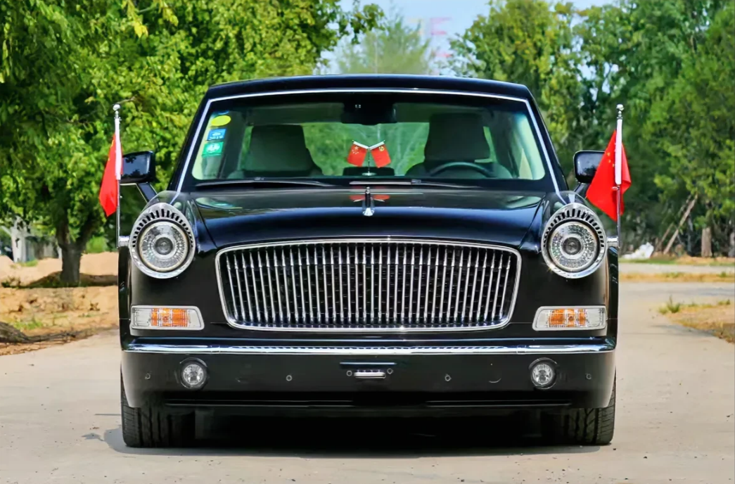 这台车不是谁都可以拥有。需要满足三个条件：
一、需要有非常干净的家庭背景，家庭成