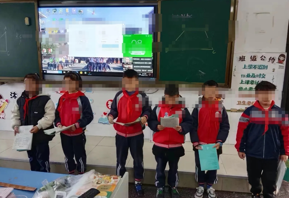 非常反感这样的教学方式！小孩子也是有自尊心的吧？老师这样把照片发出来，应该会对他