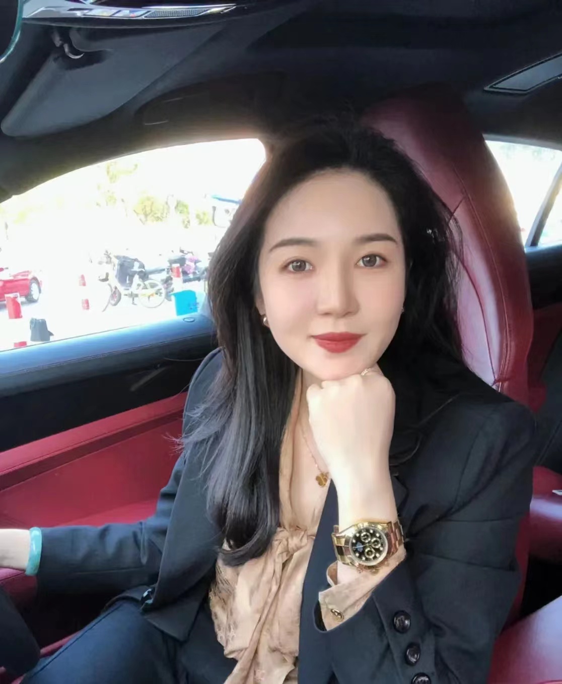 昨天晚上在洗澡时，我让老公帮我搓背，但他因为工作累了，建议我自己处理。

昨晚，