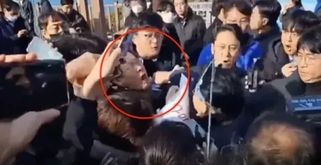 这一刀，可能改变东亚局势
韩国在野党一号人物李在明在新年伊始被刺杀，他是韩国“中