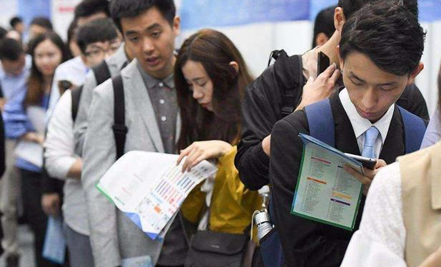 美国现在就业率高达91%，为什么留学生还是找不到工作？
因为美国现在大量就业岗位