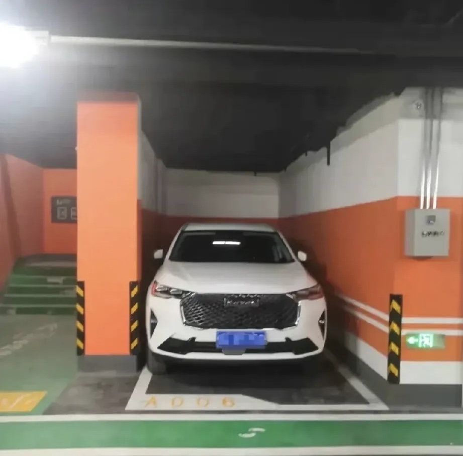 物业说有个车位超级便宜，我邻居去看了之后，觉得非常不错，简直就像独栋别墅一样，两