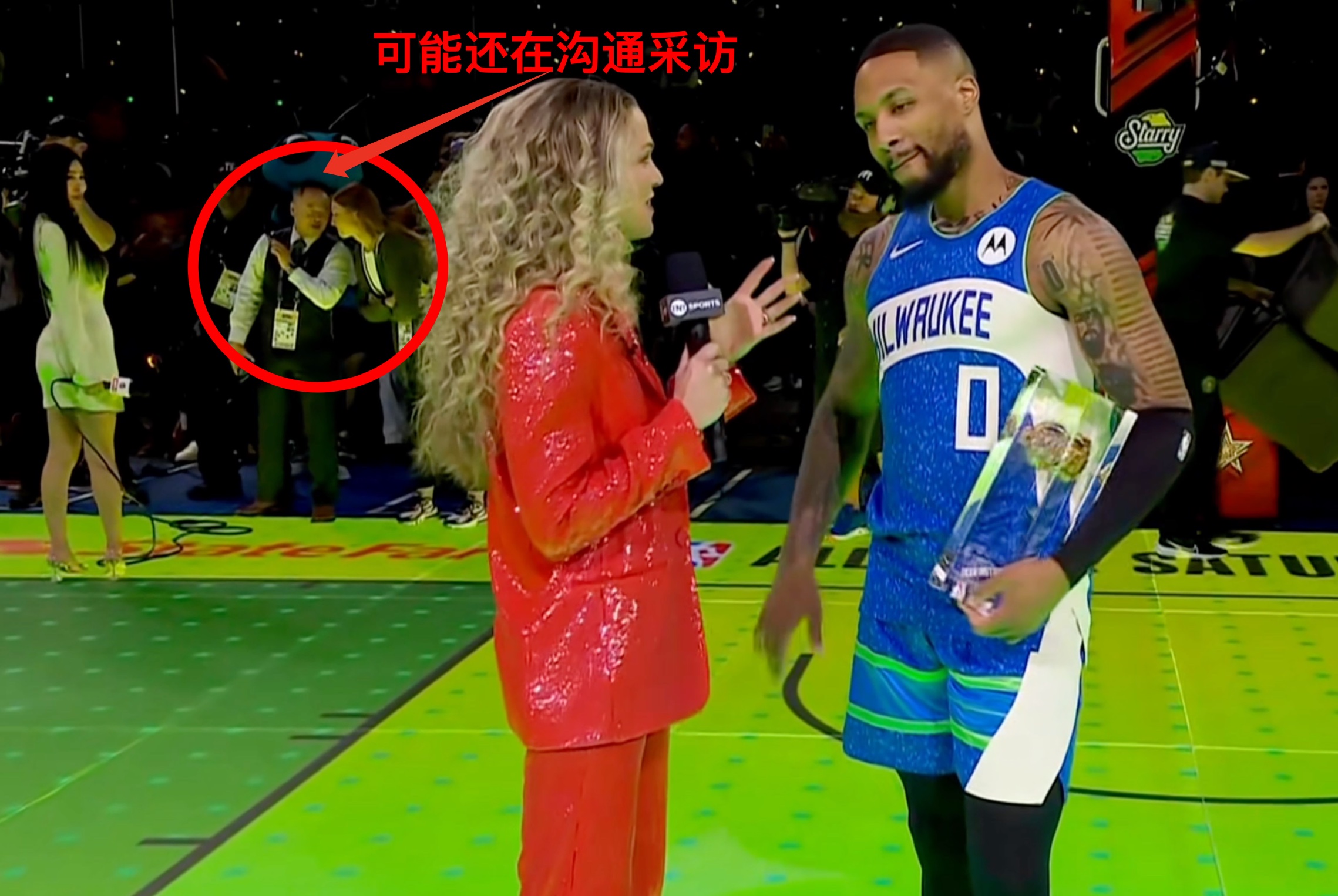 咱中国媒体就这么不受美国人待见吗？看个NBA全明星赛，我们国内的主持人只能充当做