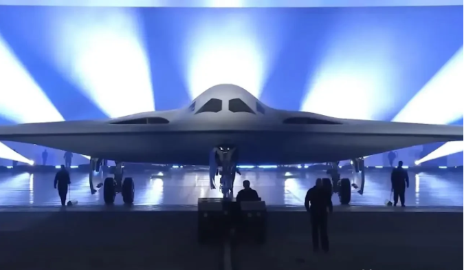 全球瞩目，美国最新型战略轰炸机B-21首飞成功。再次领先世界20年。据传该机可以