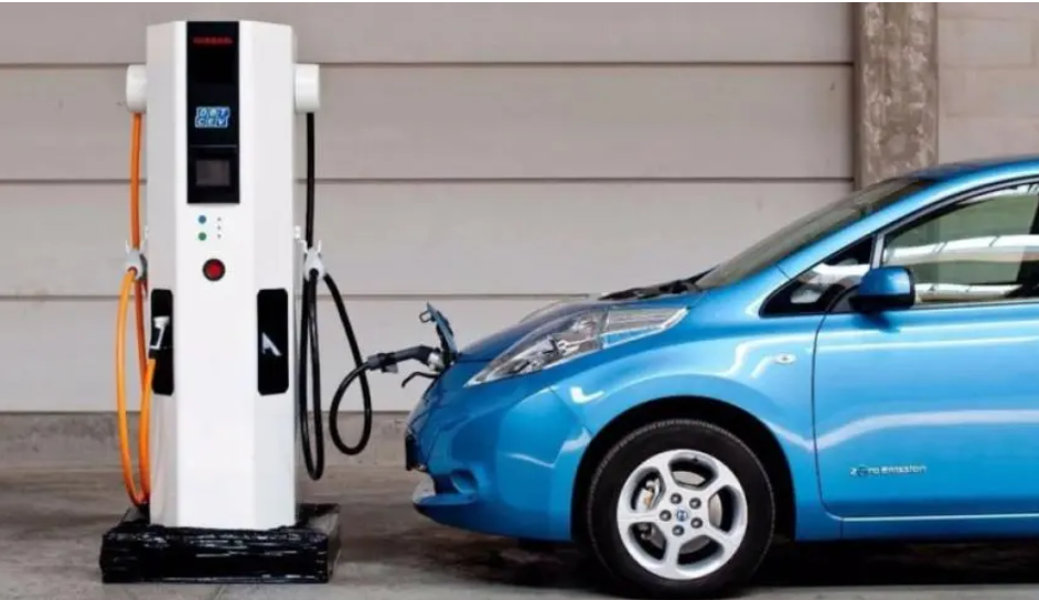 买增程式汽车不得不考虑的
1、发动机不参与驱动，只产生电能；
2、纯电驱动，驾驶