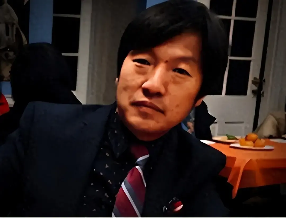 远在美国的徐先生不承认自己是中国人，还胡言乱语，有人问他是不是中国人的后代？
徐