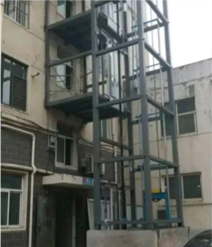我的朋友居住在一个老小区，准备在现有的七层步梯楼上安装电梯。此项改造措施需每户居