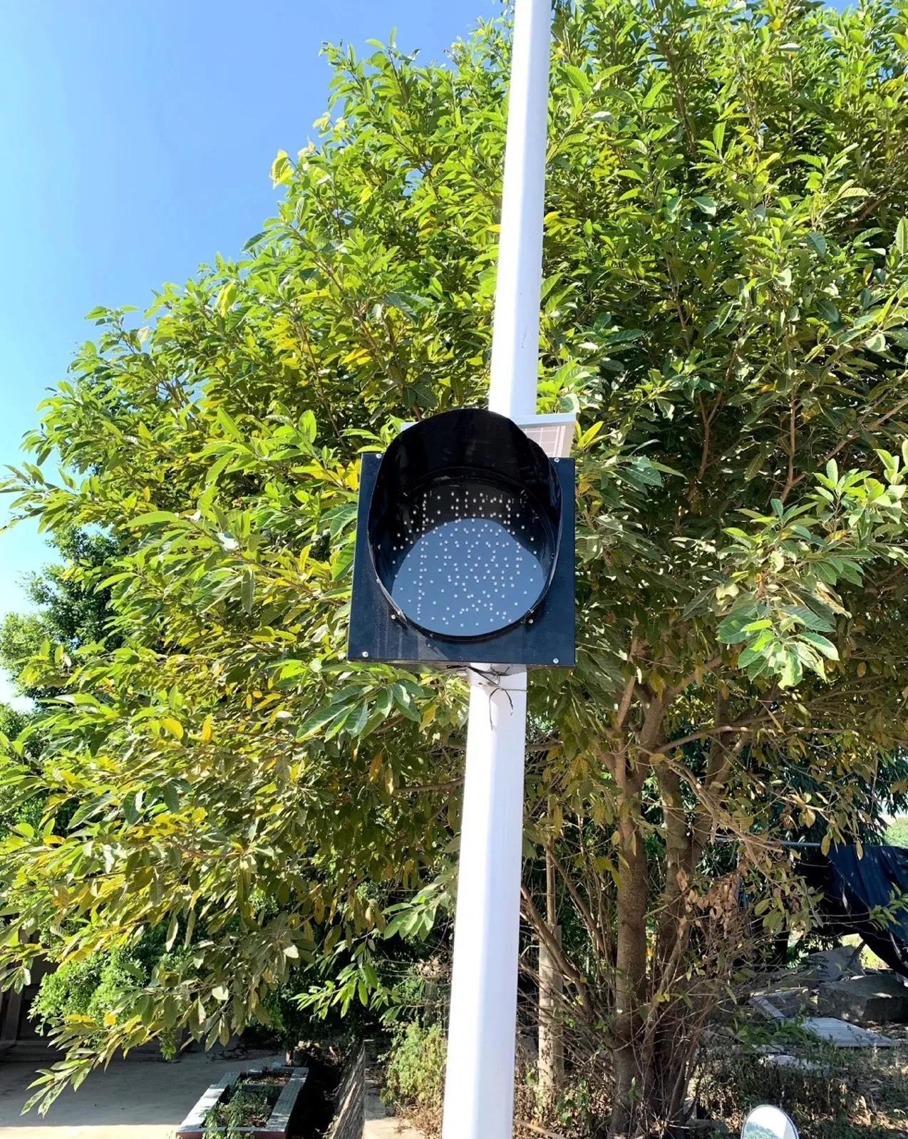 我刚从交警队交完罚款出来，却发现来交警大队办业务的车乌央乌央的，凭我的车技，已经