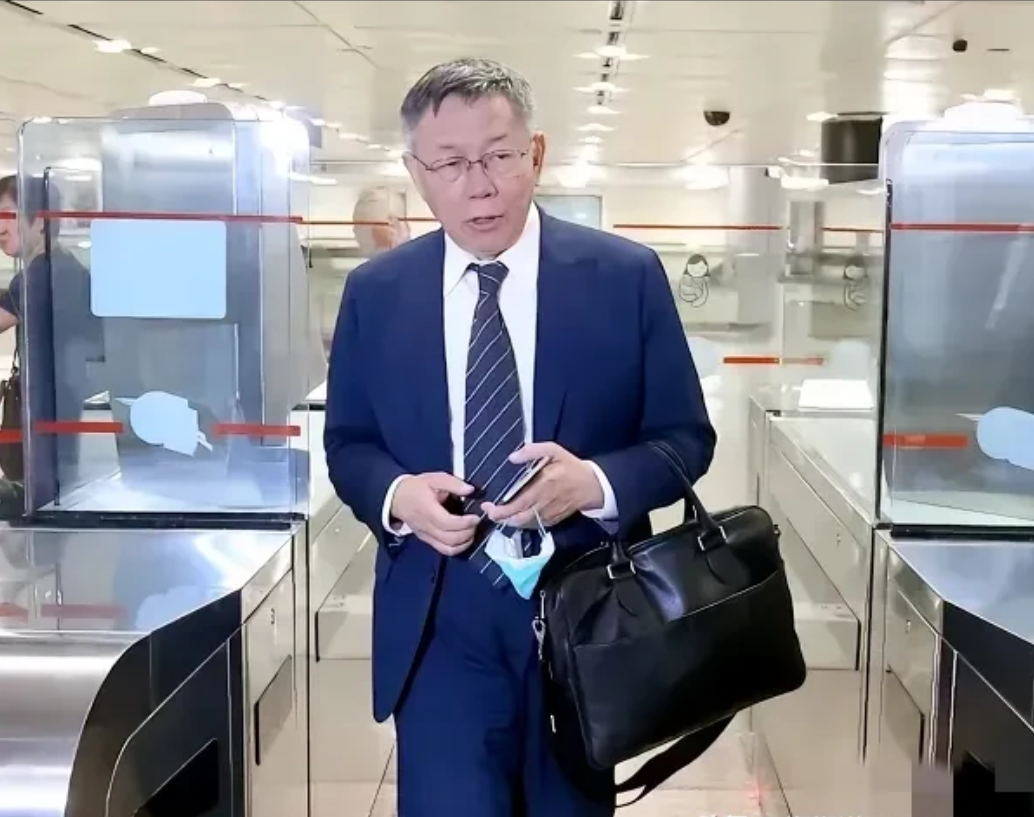 国民党又被一个白呆搞了，输了个精光！百年老店，熬不成一碗好汤。
30年前，出了个