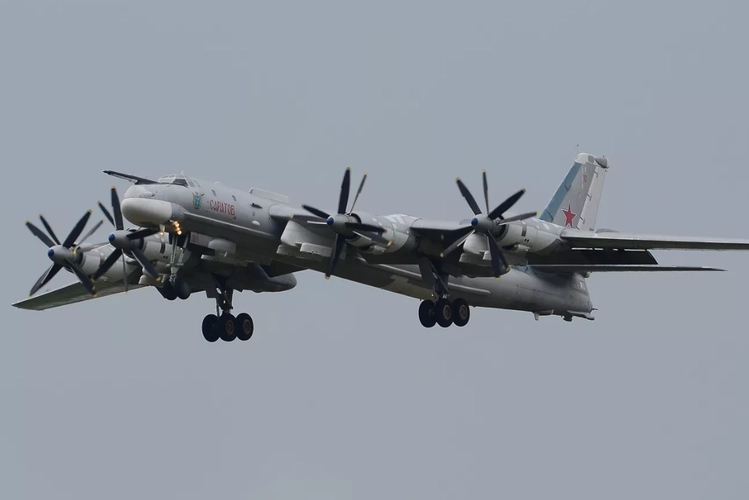 报复行动来得很快，俄军对乌发动大规模空袭。2月15日，据法新社报道，数架图-95