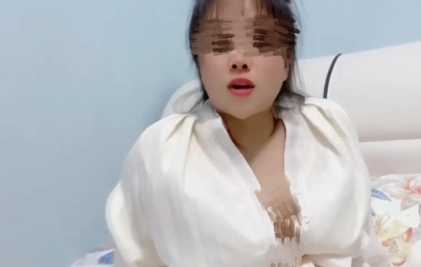 近日，有网友在社交媒体上曝光了在“闲鱼”平台上存在大量情色交易的情况，引发了公众