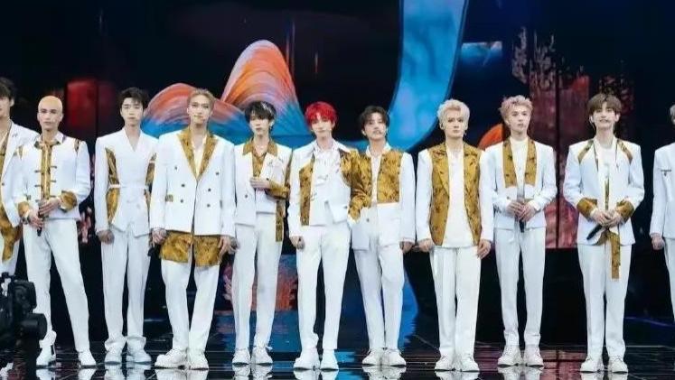 演唱会门票炒到2W？开场后现场大片空位，网友：活该