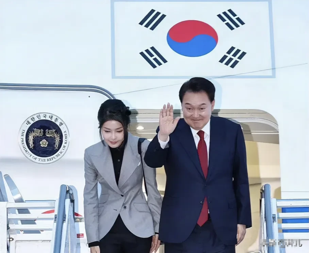 吃了顿饭回国了！当地时间11月17日，韩国总统尹锡悦结束了APEC第三十次领导人