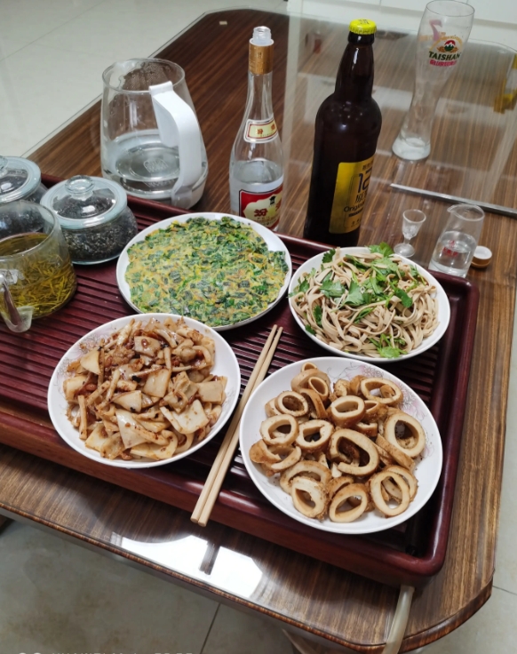 人过四十就明白，一个家庭越来越有钱，必须有好的生活习惯，挣小钱有勤劳就够了，挣中