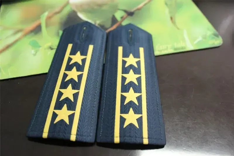 我当兵时的指导员现在已是师政委，当年他培养了我，并在他的推选下我当了班长，后来我