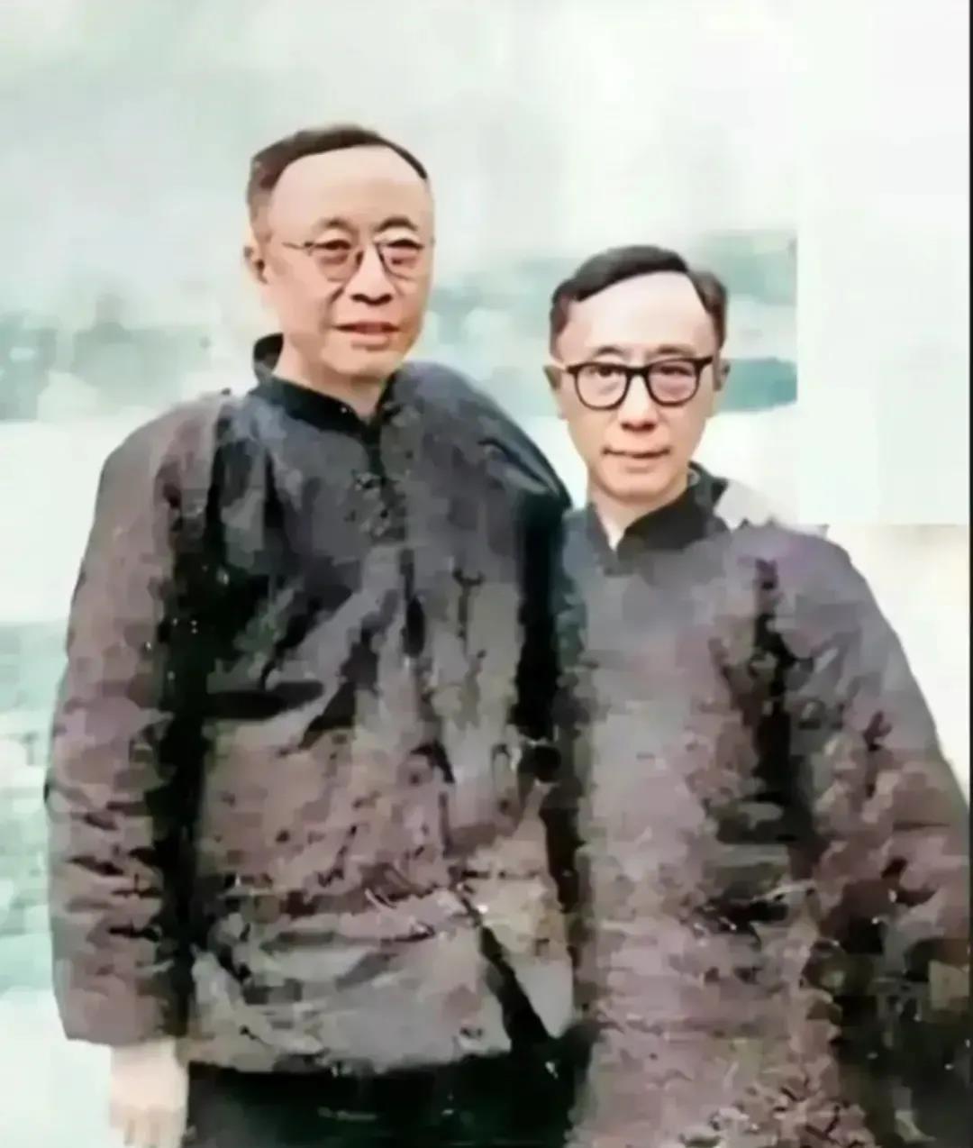 这张照片拍摄于1966年，身患重病的溥仪自知时日不多，可仍然选择前去看望一母同胞