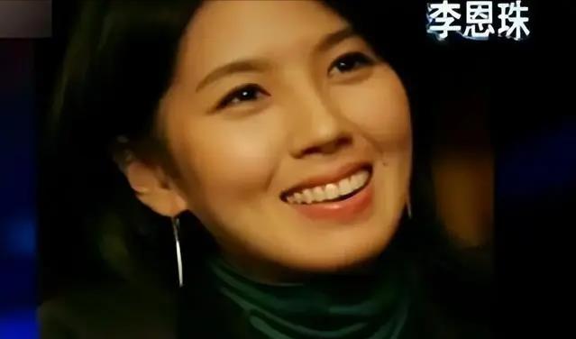 芳华貌美却沦为玩物，被3人联合欺辱8小时，上台领奖也难逃魔爪