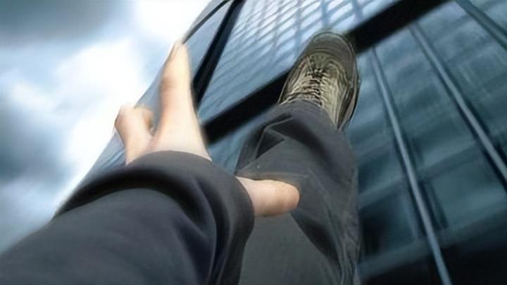 梦的翱翔与坠落，解析高楼拔地起飞又掉在地上的梦境寓意