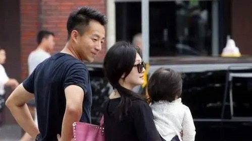 "家庭餐桌背后的故事：具俊晔与大S的育儿选择引热议，爱与外卖之间的平衡之道"