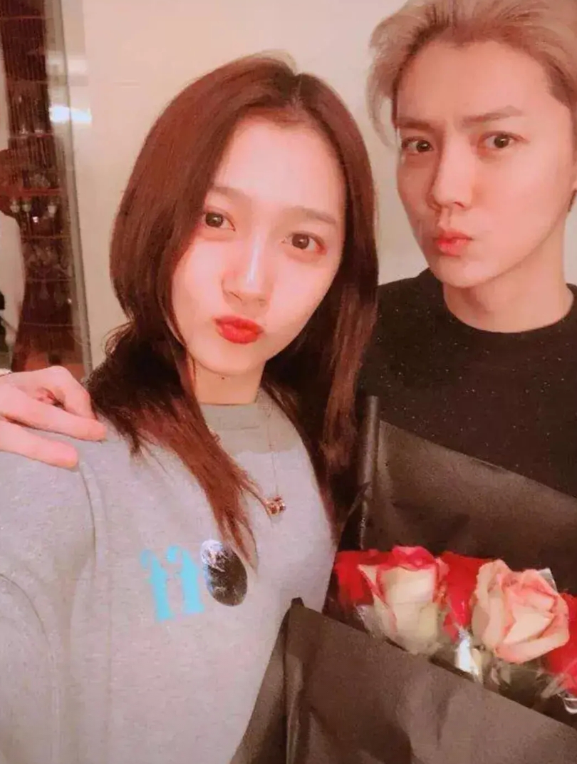 关晓彤鹿晗被爆分手，网上居然出现了两极分化！
一种观点是关晓彤配不上鹿晗，觉得关