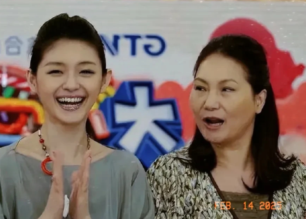 万万没想到！
事情的发展出乎所有人的意料，原本徐妈和小曲线设计的天衣无缝，没想到