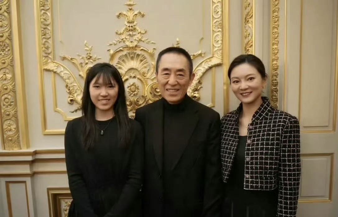 成龙、张艺谋两位业内大佬，先后呼吁大家走进电影院去看电影