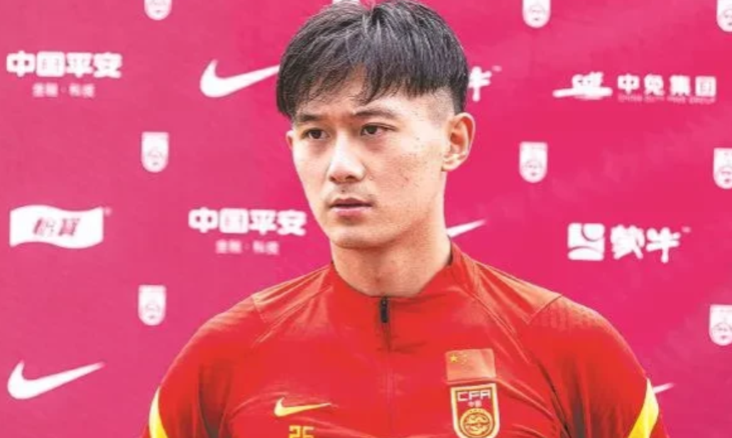 不得不说，国足2-1险胜印尼队有三大隐匿功臣：
1、高准翼，两个进球都和他有关，