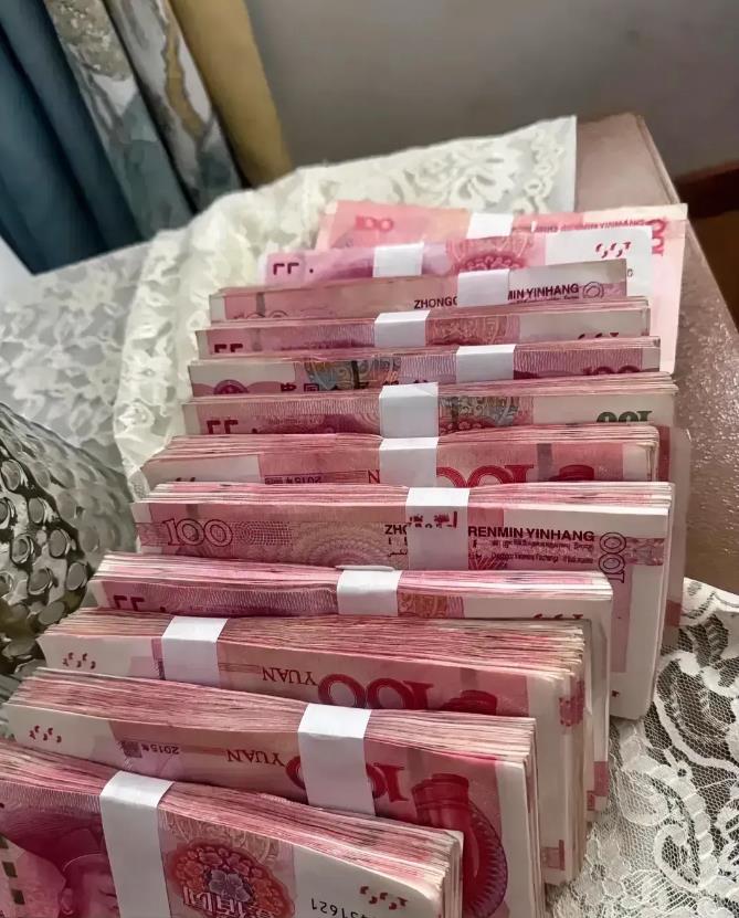 郁闷！老婆嫌今年挣少了……