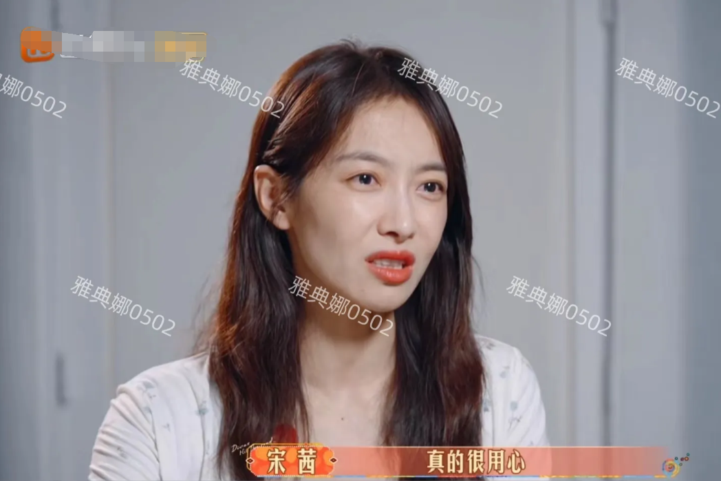 宋茜太瘦了好显老，牙齿龅凸嘴角向下，气色不佳很憔悴，面相看起来有点儿苦。