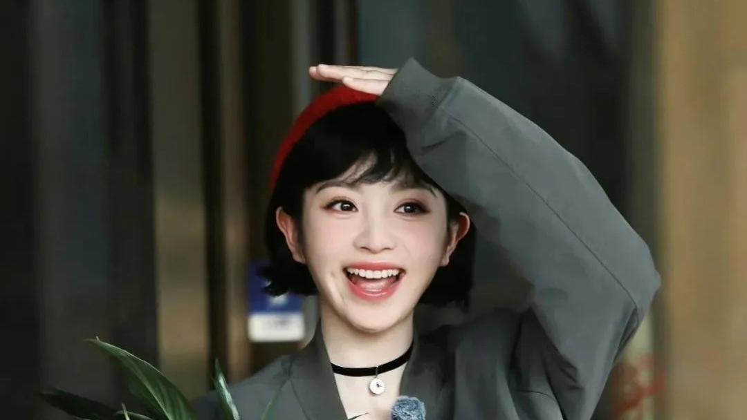 田曦薇短发造型完美 cos “这个杀手不太冷” 的玛蒂尔，适配度满分！