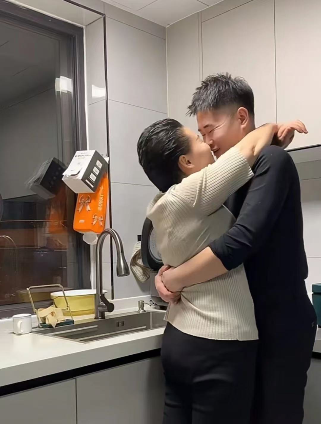 很少有男人喜欢这类型的女性吧哈哈哈哈