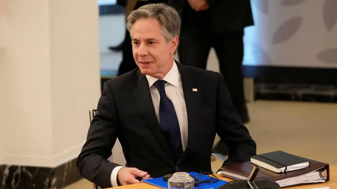 金融时报4月21日报道说，即将访华的美国国务卿布林肯将警告中方，除非中国停止向俄