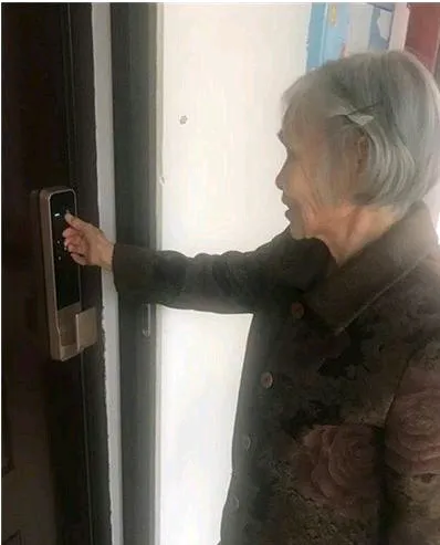我同学结婚时，她娘家陪嫁了一辆车，结果她婆婆嫌弃车子档次太低。
有一天她婆婆心脏