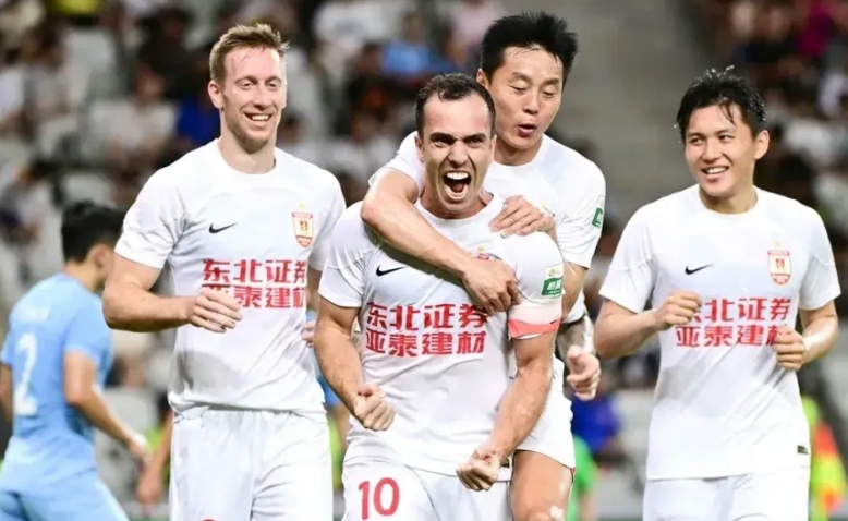 恭喜塞尔吉尼奥压哨完成归化手续，从今天开始他已变成100%的中国人，不仅将以内援